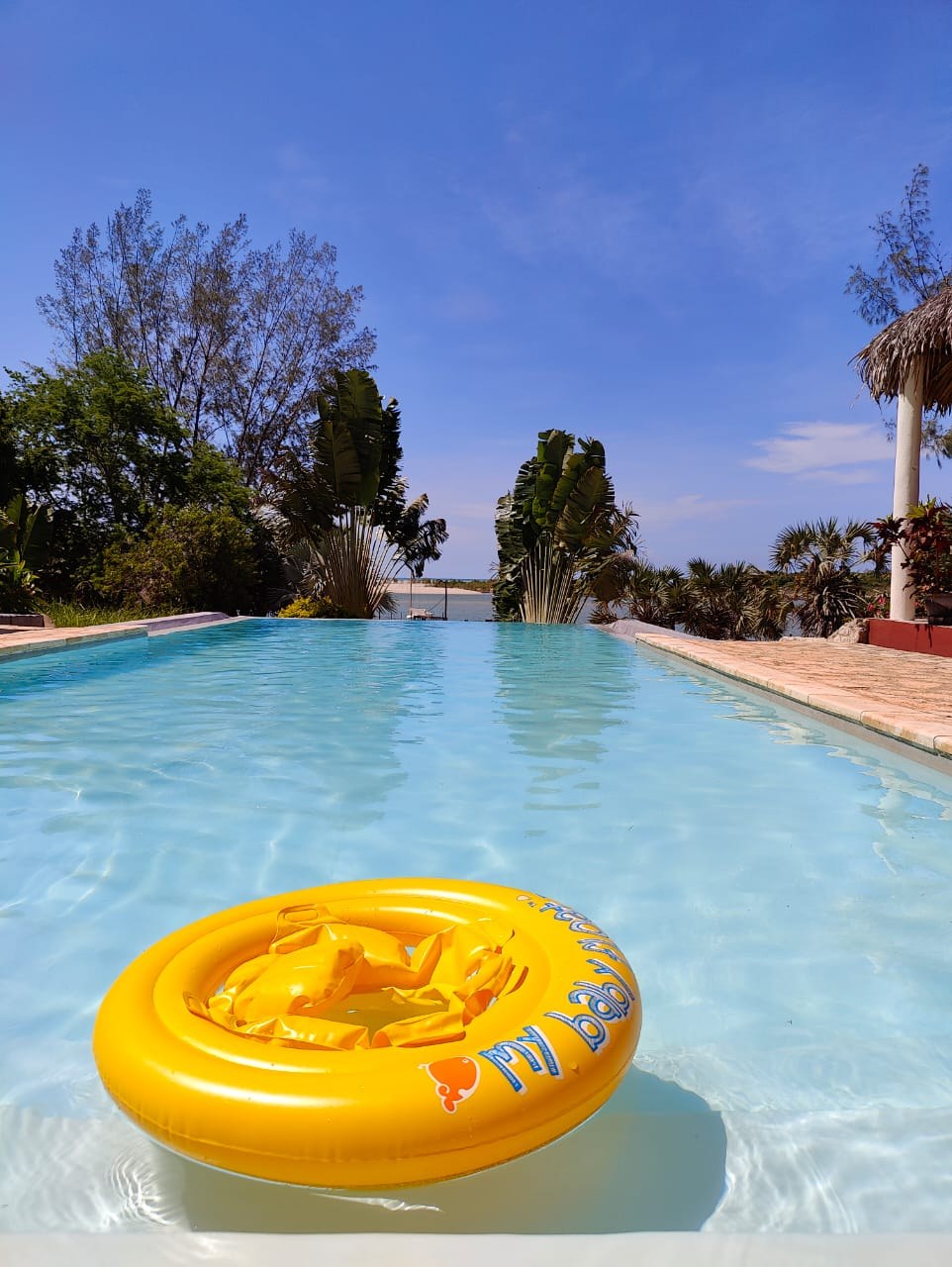 Piscine avec bungalows, DDM